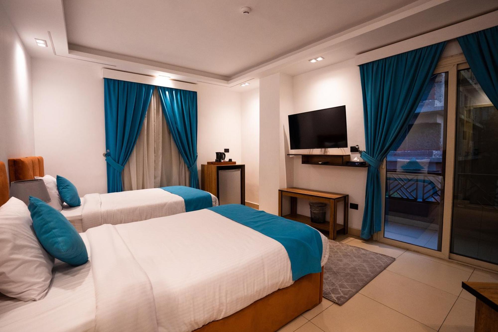 Pyramids Gem Plaza Hotel Kafret el-Gabal Exterior photo